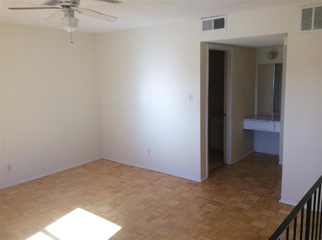 Building Photo - 1833 Wooten Park Dr