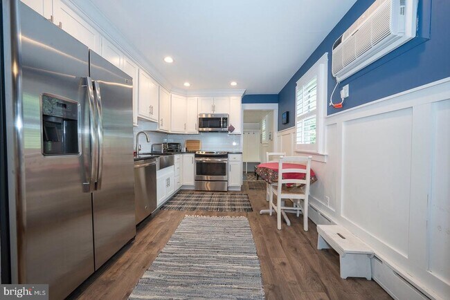 Building Photo - 533 Monument Ave