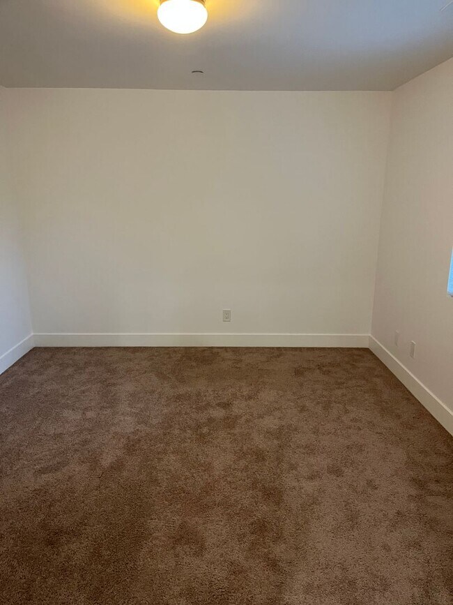 Building Photo - Newly Remodeled - 4/2 Concord Rancher - Lo...