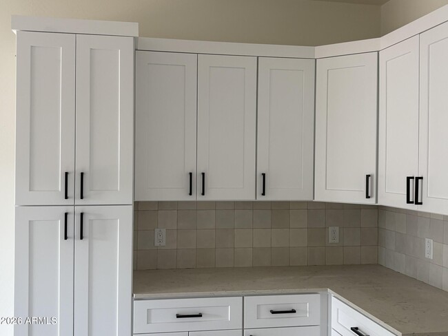 Building Photo - 561 Sally Ln