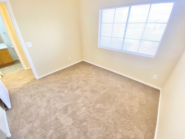 Building Photo - STUNNING 3 BEDROOM 2.5 BATH HOME LOCATED I...