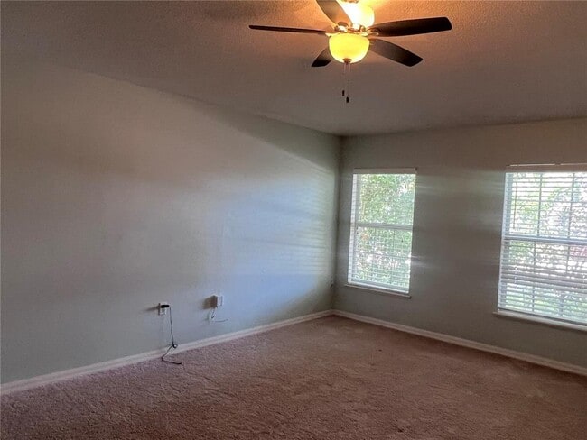 Building Photo - 319 Velveteen Pl