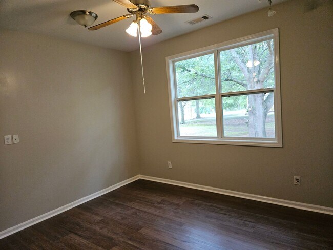 Building Photo - Spacious Hiram House on 1.37 Acres