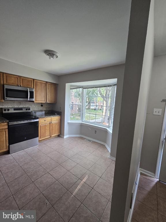 Building Photo - 8126 Londonderry Ct