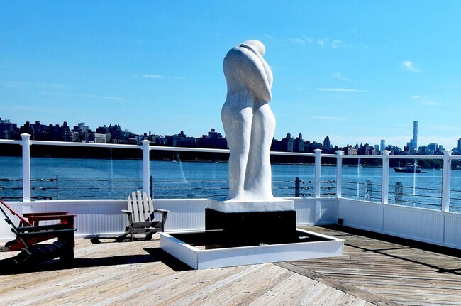 Building Photo - 1/Bdrm 1/Bath - Waterfront - EZ Transport to NYC