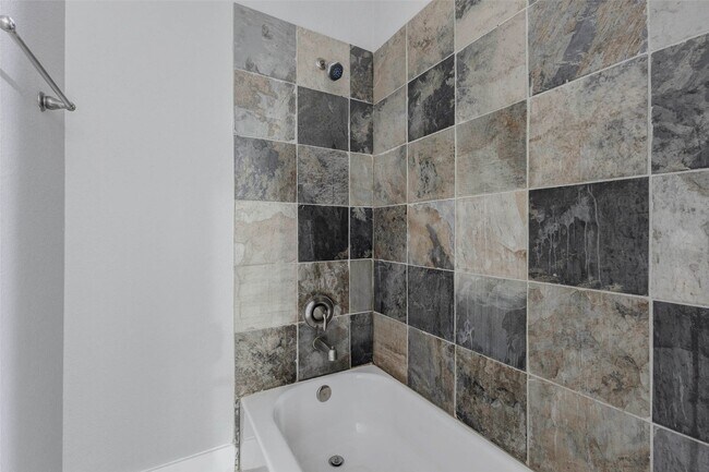 Building Photo - 4834 Hollow Hook Rd