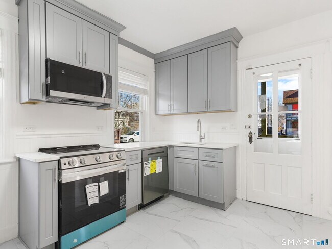 Building Photo - 27 5th St