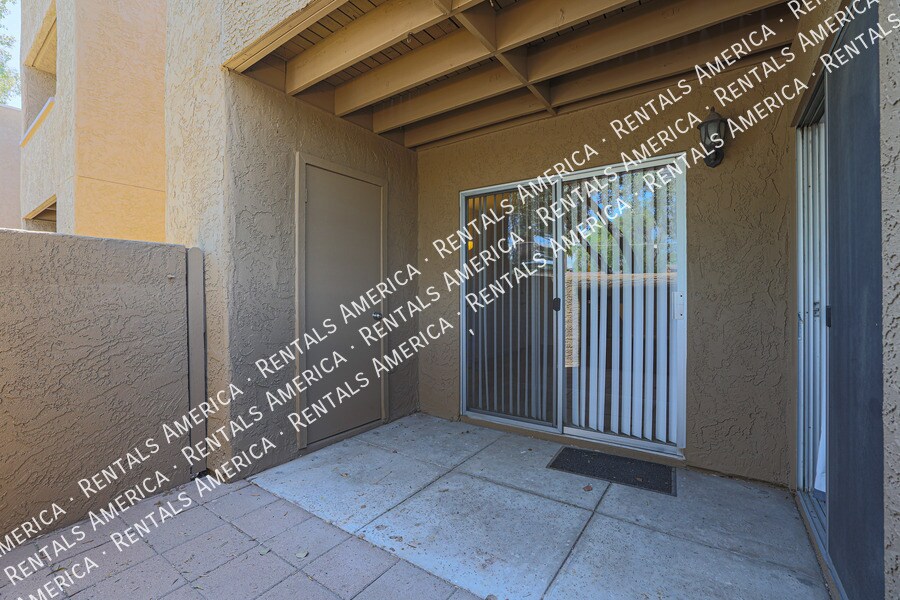 Building Photo - 5877 N Granite Reef Rd