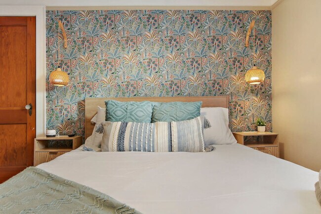 Building Photo - 3446 N Ozark Ave