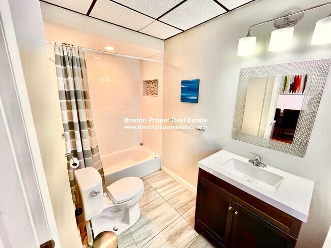 Building Photo - 42 Lomasney Way