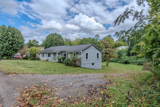 Building Photo - 500 E Ford Valley Rd