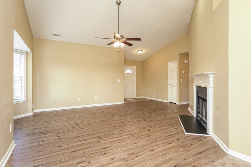 Building Photo - 229 Lucan Dr