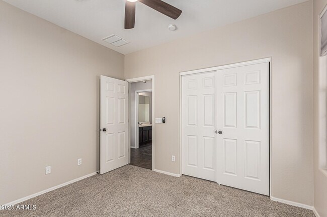 Building Photo - 3079 E Ridgewood Ln
