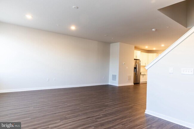 Building Photo - 113 Four Leaf Dr