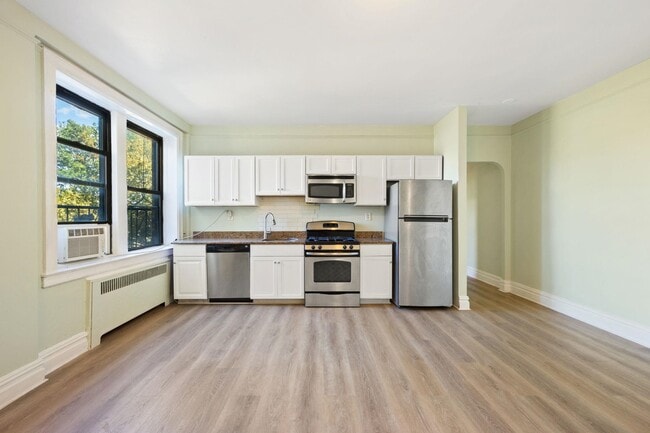 Building Photo - 1722 John F. Kennedy Blvd