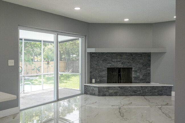 Building Photo - 718 Mendoza Dr