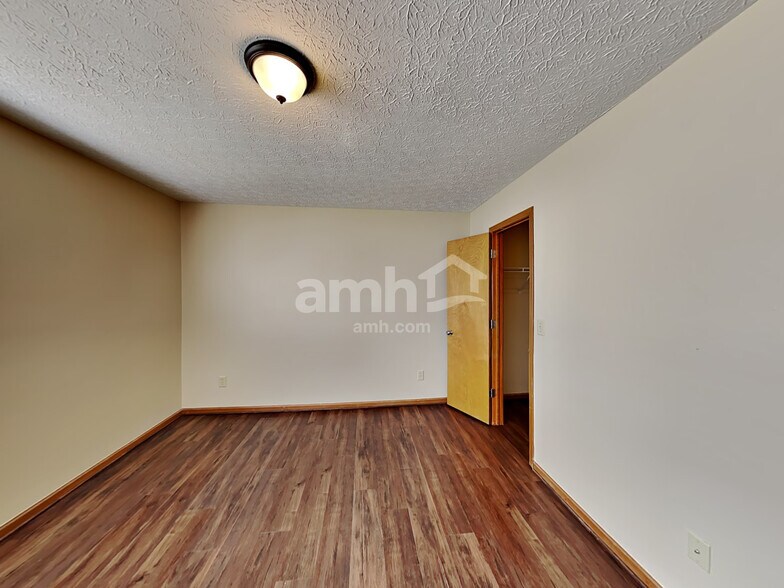 Building Photo - 12098 Mallard Pond Dr