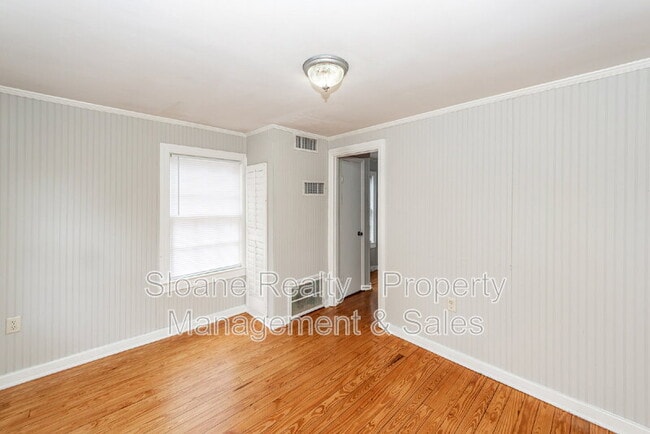 Building Photo - 2214 B Midland Park Rd