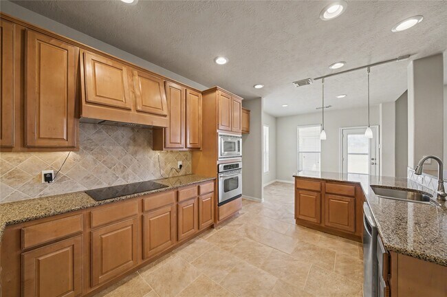Building Photo - 17422 Memorial Blossom Dr