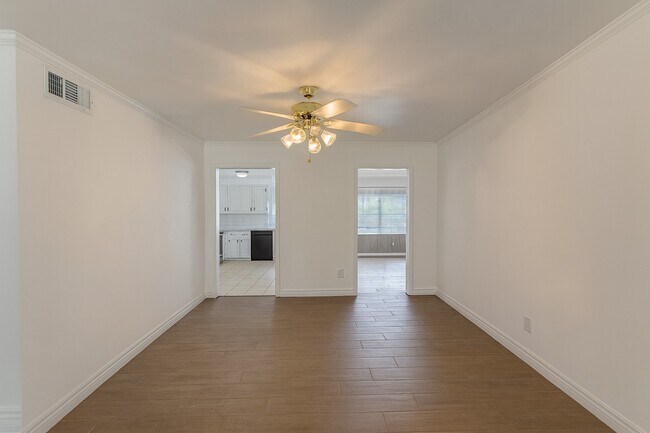 Building Photo - 4053 Silverwood Dr