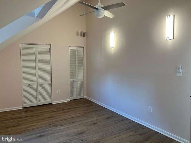 Building Photo - 6683 McLean Dr