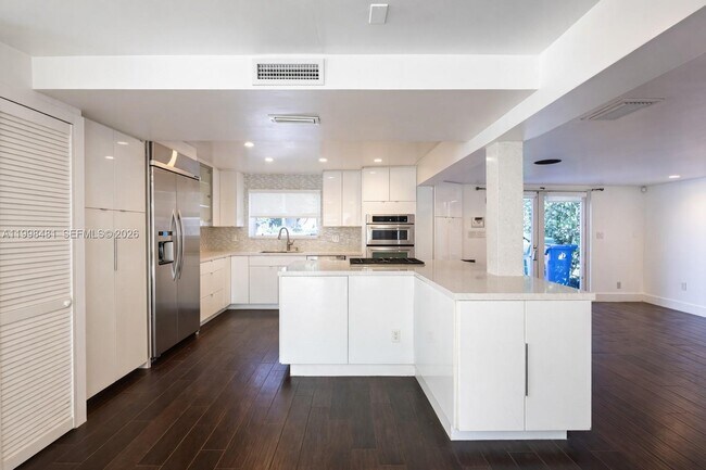 Building Photo - 2413 Nassau Ln