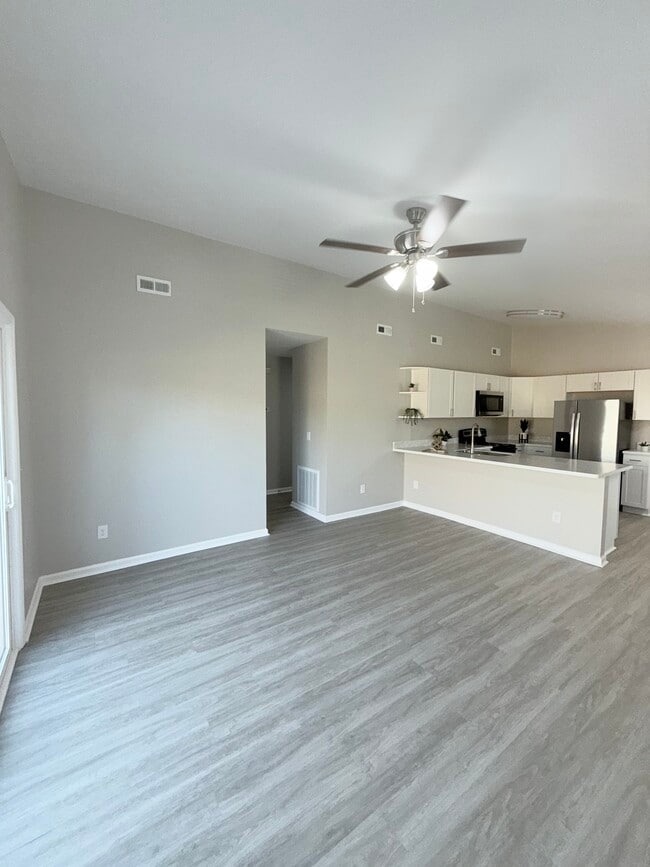 Building Photo - 620 Scott St