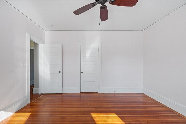 Building Photo - 733 Hale St