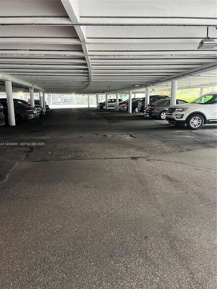 Building Photo - 1408 Brickell Bay Dr