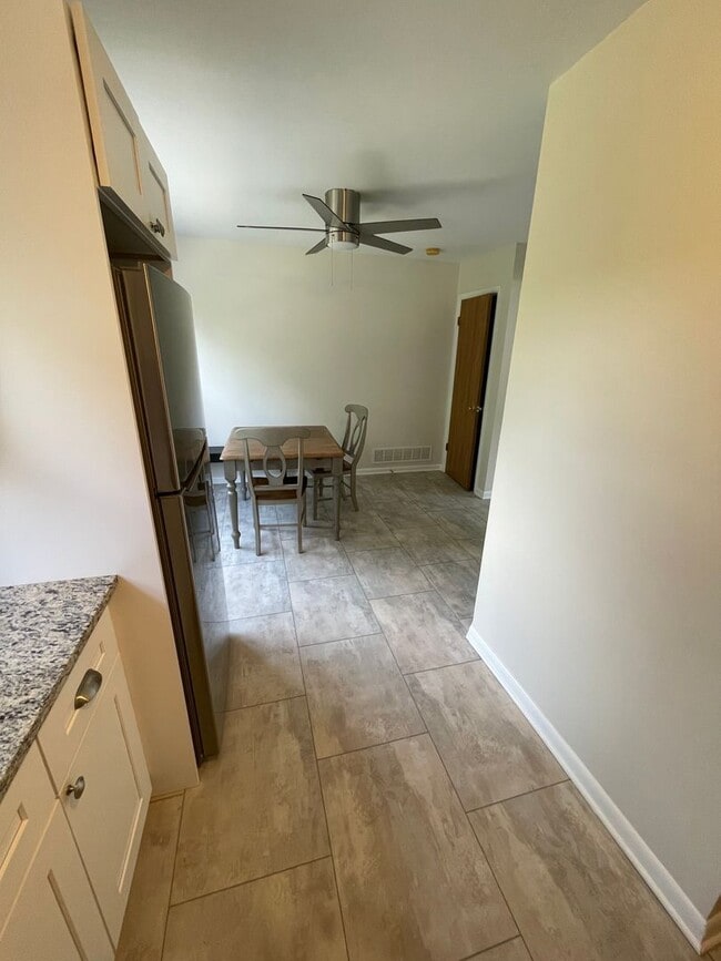 Building Photo - 3 Bed 1.5 Bath Updated Townhouse in Manche...