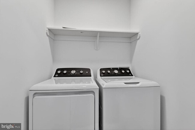 Building Photo - 13102 Ideal Dr