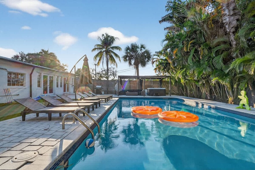 Building Photo - 2423 NE 202nd St