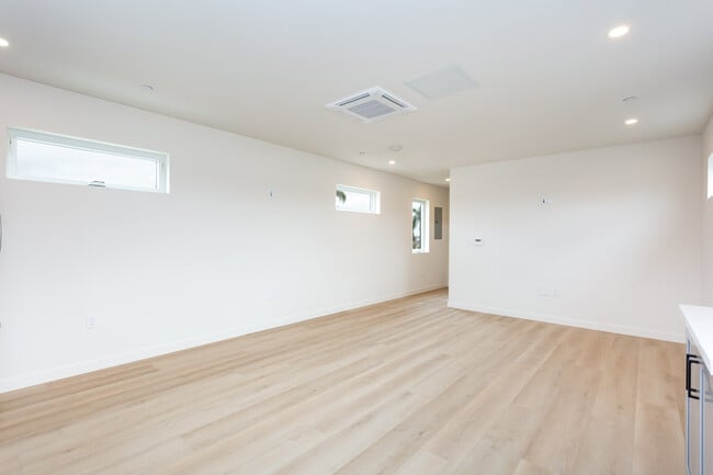 Building Photo - 4621 Idaho St