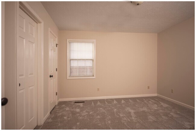 Building Photo - 105 Oakmont Ln