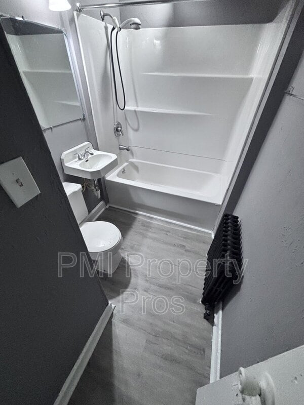 Building Photo - 1562 S 7th St