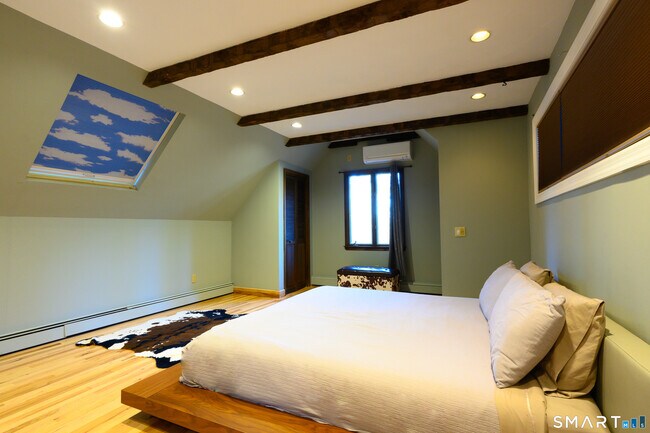 Building Photo - 7 Candleview Dr