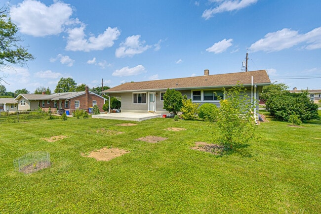 Building Photo - 114 S 36th St