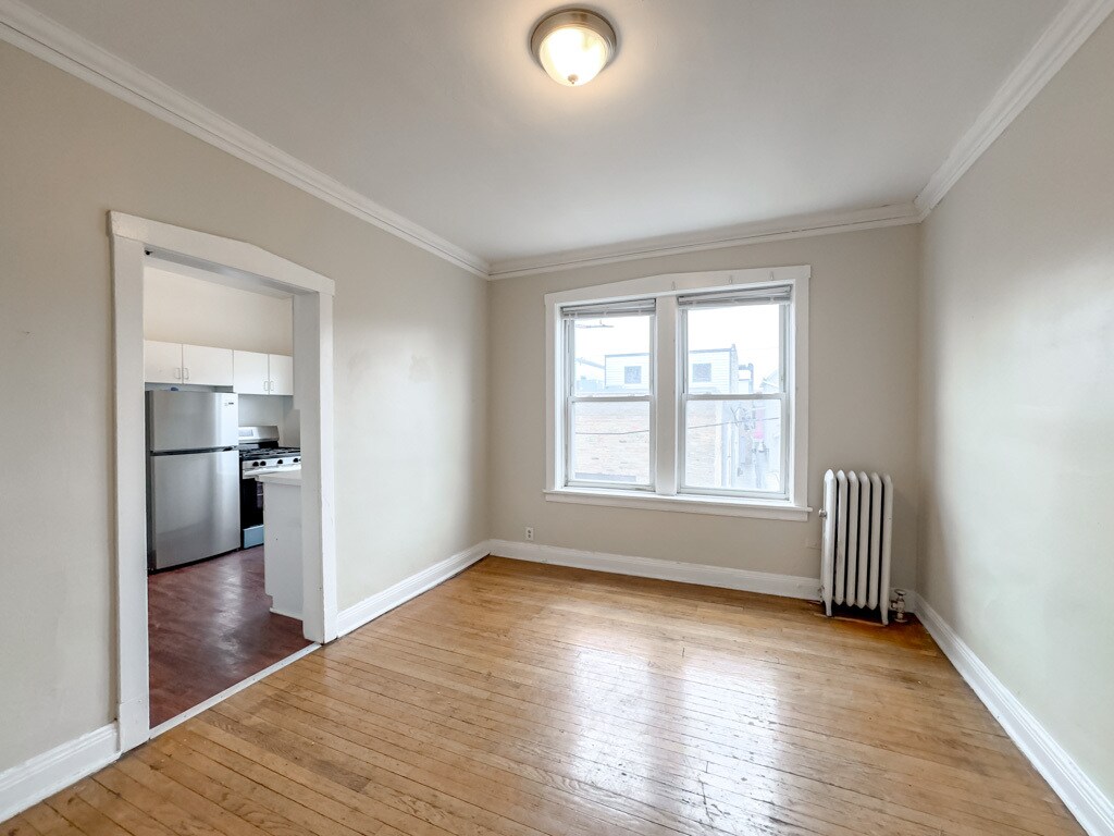 Building Photo - 4404 N Winchester Ave