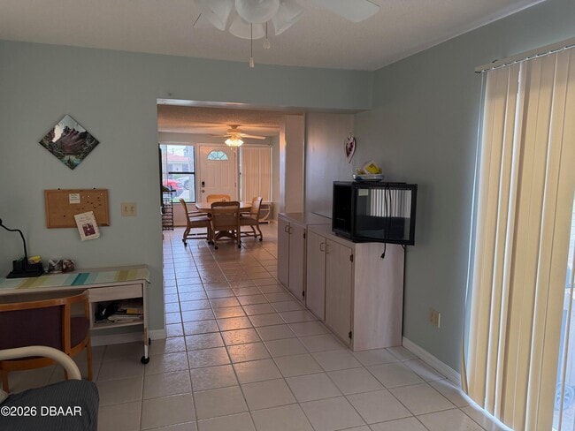 Building Photo - 604 Robin Rd