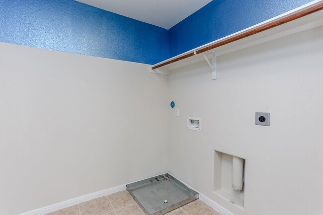 Building Photo - 914 Canyon Hill Ln