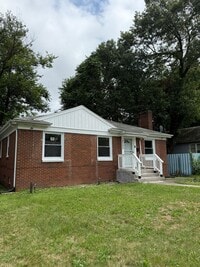 Building Photo - 3 Bedroom 2 Bath plus 2 Bonus Rooms! 5 Pos...