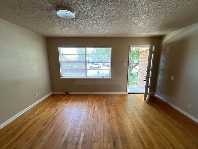 Building Photo - 1315 Jefferies, Killeen