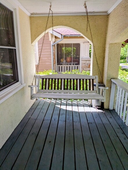 Building Photo - 1021 E 76th St