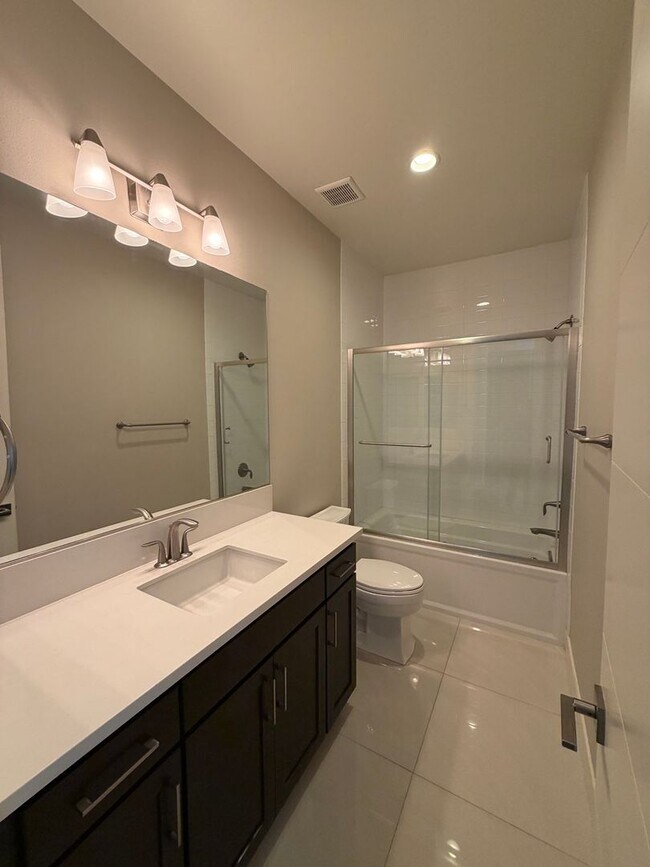 Building Photo - 4 Bed, 4.5 Bath Summerlin Home in The Ridges with Resort-Style Backyard