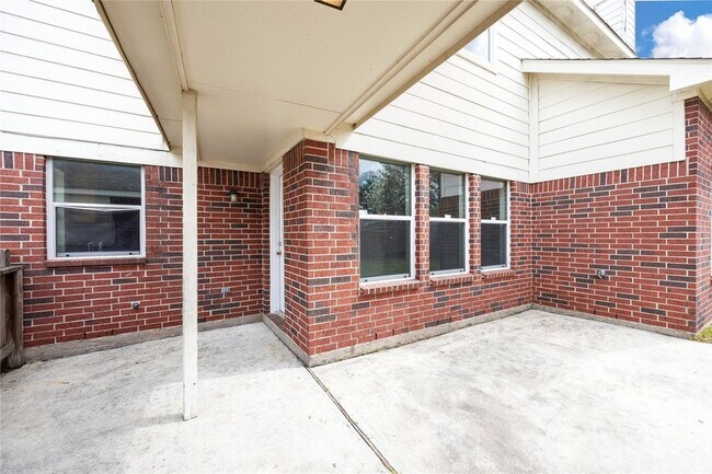 Building Photo - 22907 Breton Point Dr