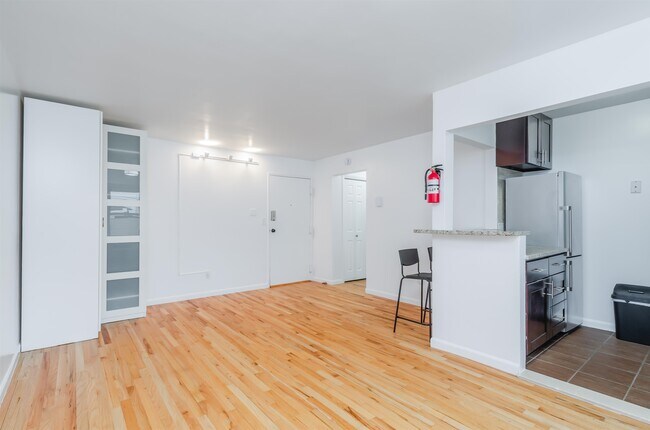 Building Photo - 310 70th St