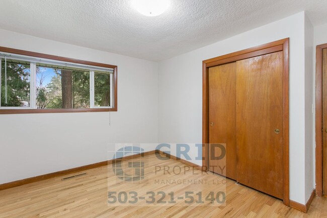 Building Photo - Spacious 3 Bedroom Ranch Home in SE Portland!