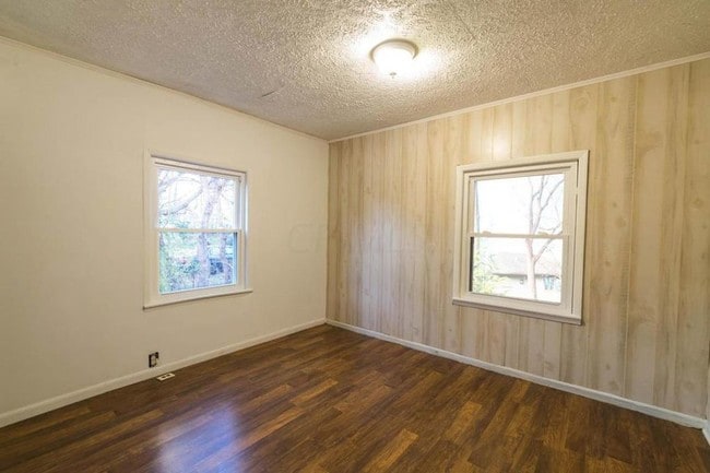 Building Photo - 2235 Hamilton Ave