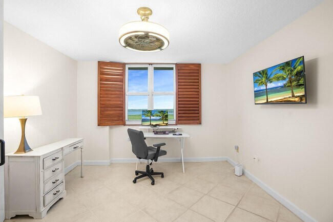 Building Photo - 5049 N Hwy A1A