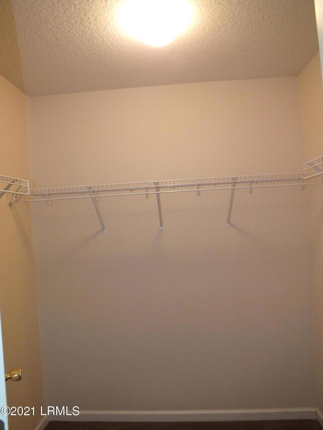 Building Photo - 255 Colony Dr